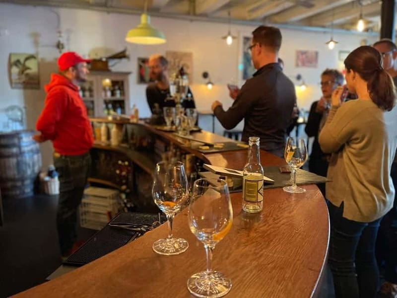 Chocolate and liquor fun in Bern with tasting - How Felix shapes the experience