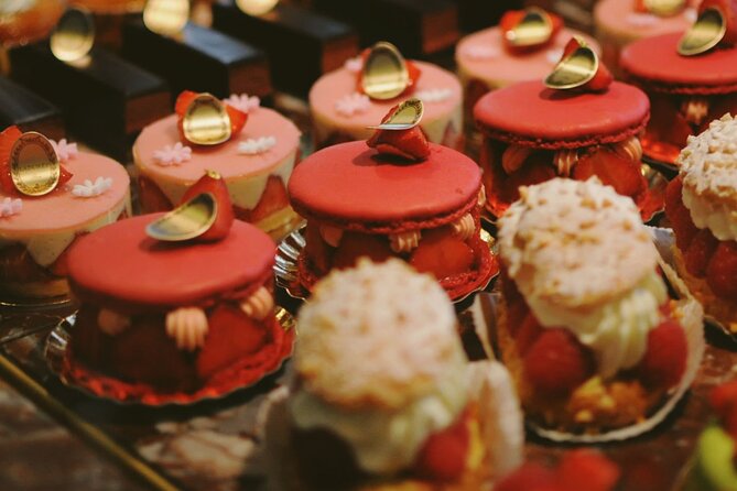 Chocolate and Pastry Walking Tour in Montmartre, Paris - Sacré-Cœur, photos, and the uphill walk