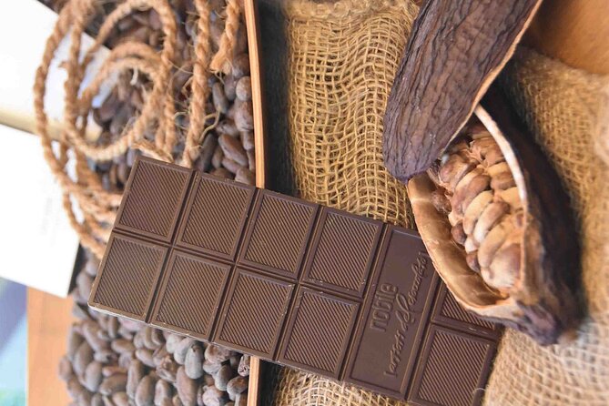 Chocolate tour in Bern with chocolate tasting - Five industrial chocolates and three handmade samples