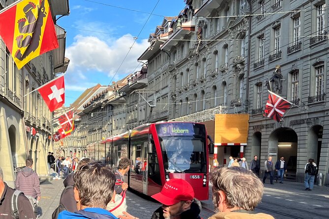 Chocolate tour in Bern with chocolate tasting - Meeting at Käfigturm on Marktgasse