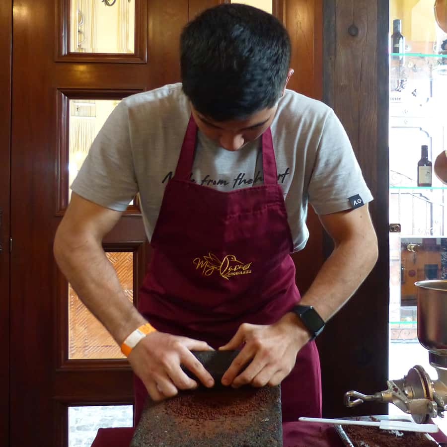 Chocolate workshop; gastronomic experience of cocoa. - Roasting the beans yourself
