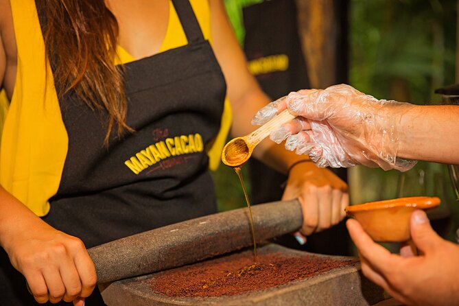 Chocolate Workshop - Grinding cacao the Mayan way