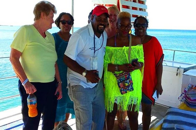 Cruise Ship Combo: Sloths, Chocolate Factory, City Tour, Beach, Private Shuttle - A useful port-day plan for Roatan