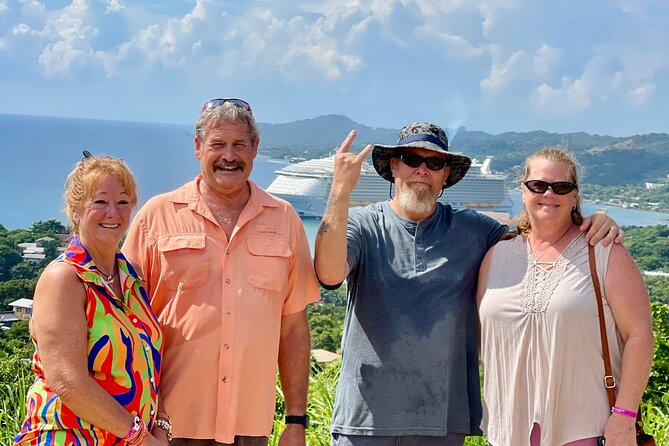 Customizable Roatán Private Tour: Rum, Chocolate & Island Culture - West Bay delivers the big view