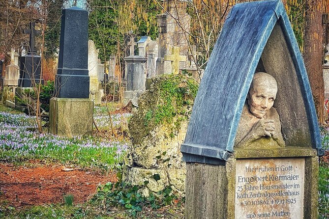 Death and Chocolate: Walking Tour of Munich's Old South Cemetery - The guide makes the difference