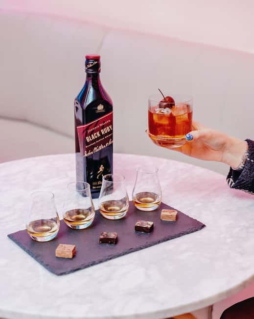 Edinburgh: Luxury Whisky & Scottish Chocolate Tasting - Tasting four Johnnie Walker whiskies