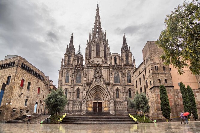 Family Private Tour: Churros, Hot Chocolate & Games in Barcelona - Key details before you book