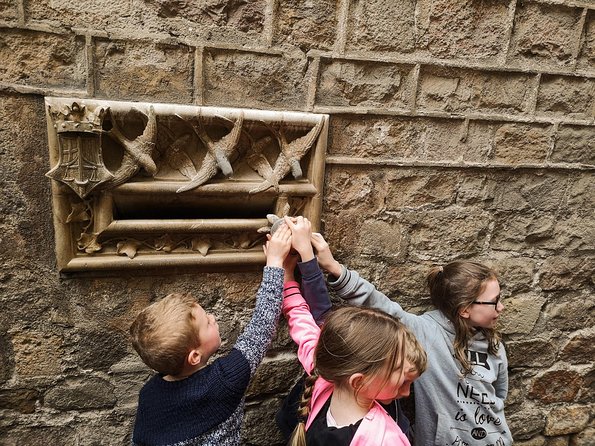 Family Private Tour: Churros, Hot Chocolate & Games in Barcelona - A playground break in Jardins del Doctor Fleming