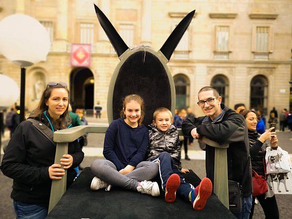 Family Private Tour: Churros, Hot Chocolate & Games in Barcelona - A final walk through Ciutadella Park