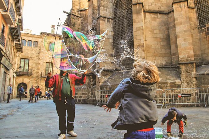 Family Private Tour: Churros, Hot Chocolate & Games in Barcelona - Starting at Las Ramblas and Palau Güell