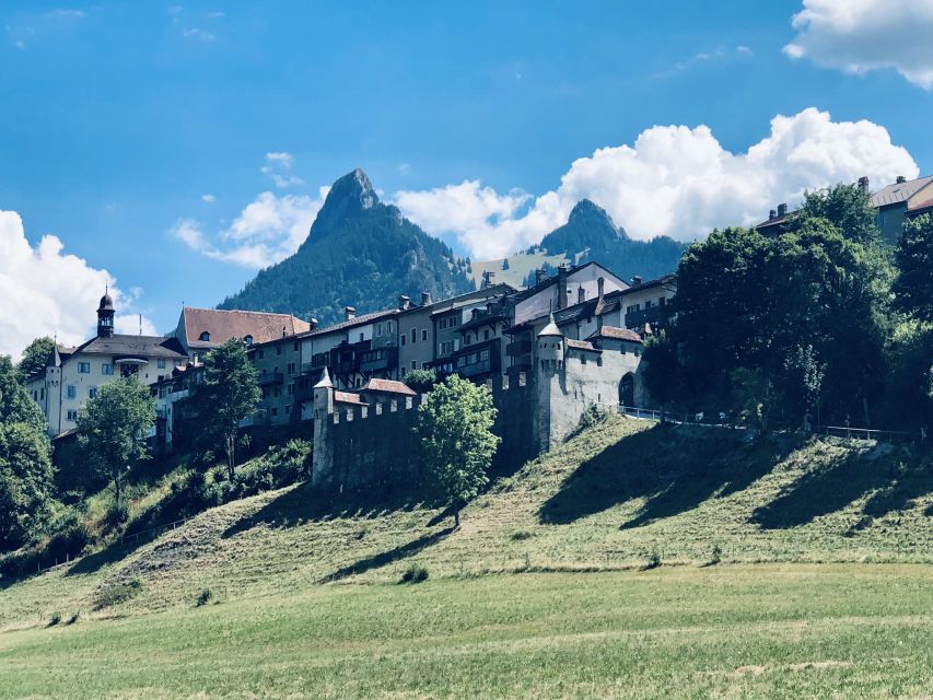 From Geneva: Gruyére Chocolate and Cheese Tasting Day Trip - Gruyères Castle and the medieval town