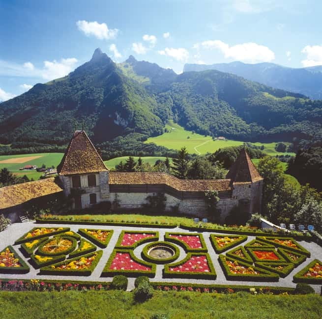 From Geneva: Gruyères Tour with Cheese & Chocolate Factories - Lunch near the dairy and village