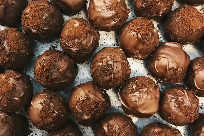 Geneva Chocolate & Sweet Delights Walking Tour by Do Eat Better - Who should book this afternoon walk?