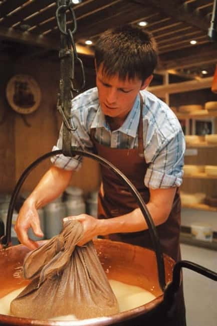 Geneva: Gruyères Tour with Chocolate, Cheese & Golden Train - Key points to know