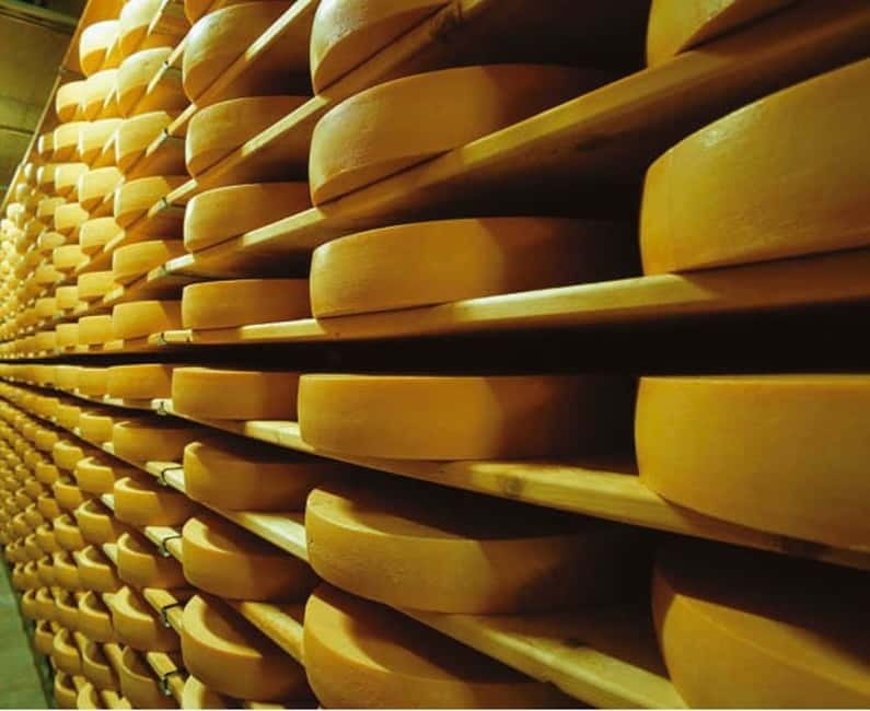 Geneva: Gruyères Tour with Chocolate, Cheese & Golden Train - A full Swiss day from Geneva