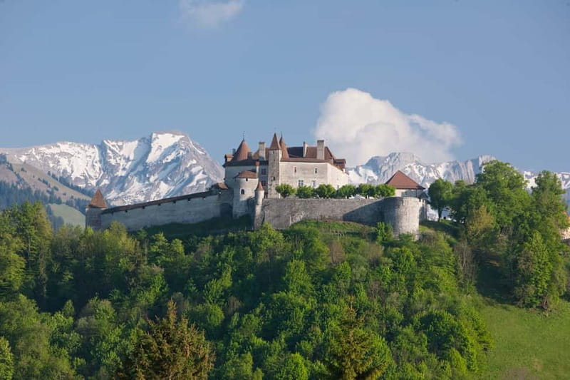Geneva: Gruyères Tour with Chocolate, Cheese & Golden Train - The GoldenPass train from Montbovon