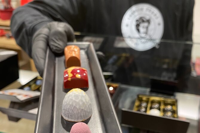 Ghent: Famous Belgian Chocolate Walking Tour with Tastings - A stop at one of Belgium’s most popular chocolate shops