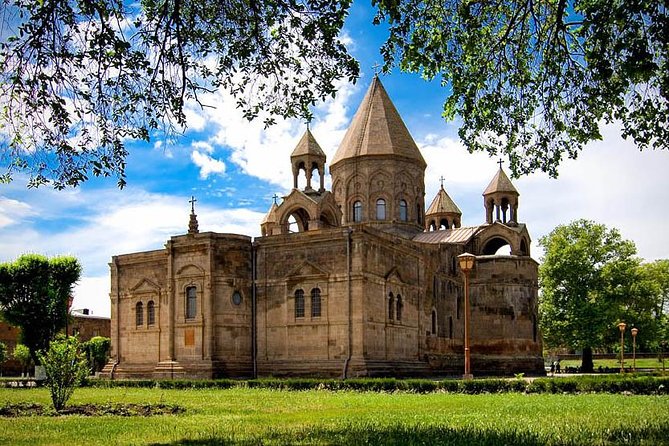 Group Tour: Hovhannavank, Saghmosavank, Chocolate House, Aghtsk - Key points at a glance
