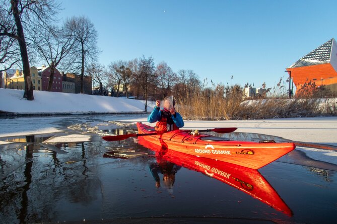 Guided Winter Kayak Tour in Gdańsk & Hot Chocolate Treat - The Crane from the Motława River