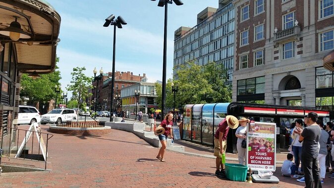 Harvard Square Chocolate Tour - The first 15 minutes: meeting the guide and setting the tone