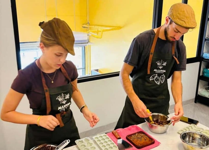 Ho Chi Minh City: Premium Bean-to-Bar Chocolate Workshop - The included iced chocolate