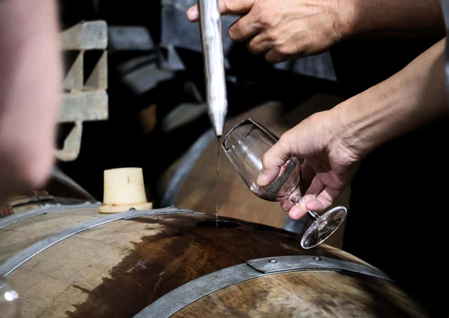 Hunter Valley: Wine, Chocolate and Lunch All Inclusive Tour - Chocolate and local treats at the final stop