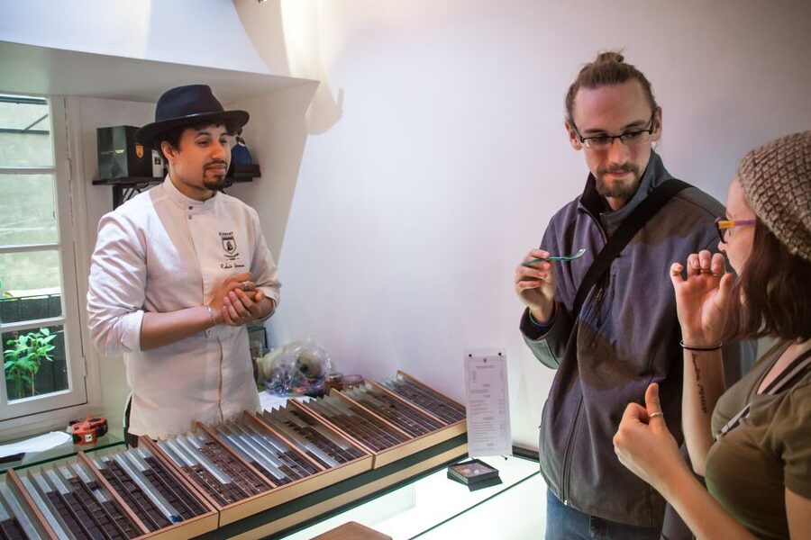 Le Marais: Pastry and Chocolate Food Tour - Key points at a glance