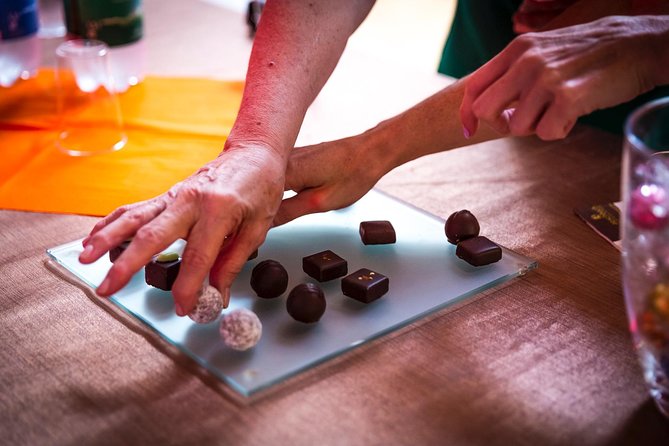 Lucerne CH Experience: Cheese, Chocolate, Chapel Bridge & Château - A compact introduction to Lucerne’s old town