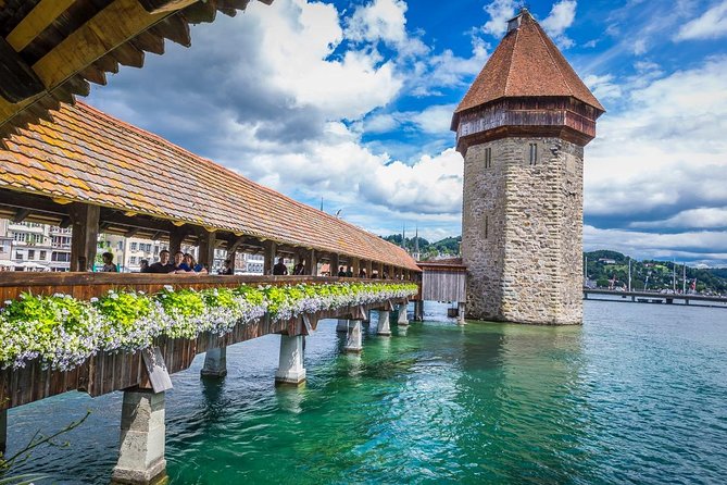 Lucerne CH Experience: Cheese, Chocolate, Chapel Bridge & Château - Guides make the difference