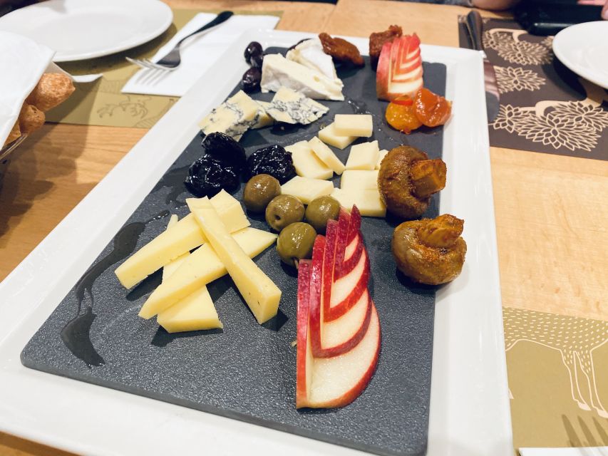 Lucerne CH Tour: Cheese, Chocolate, Chapel Bridge & Chateau - Old Town details and practical local advice