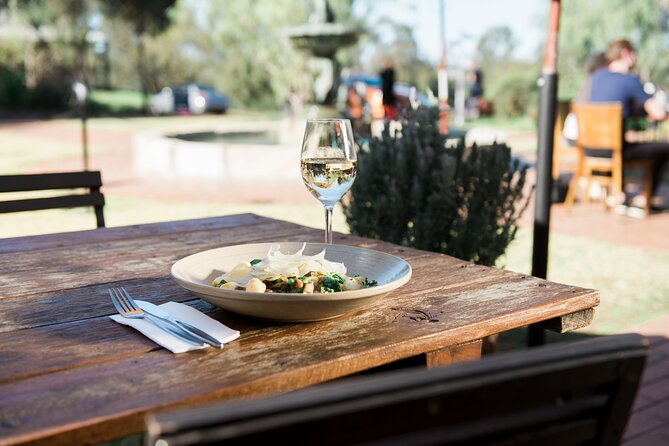 Luxury Hunter Valley Tour: 3 Tastings, Gin, Lunch & Chocolatier - Keith Tulloch provides a second wine experience after lunch
