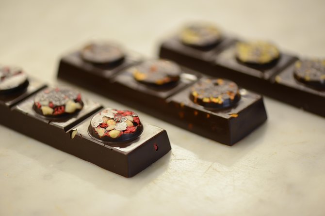 Make Your own Amazing Chocolate in Notting Hill - Making three 45-gram chocolate bars
