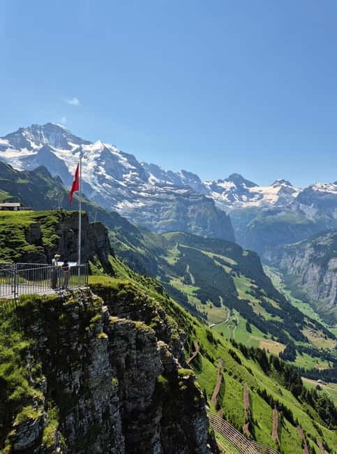 Männlichen: Cheese and Chocolate Tasting on Mountain Summit - The picnic: five cheeses with a view