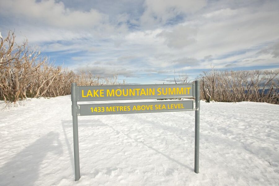 Melbourne: Lake Mountain Snow Day and Waterfalls & Chocolate - The coach, guide and pace