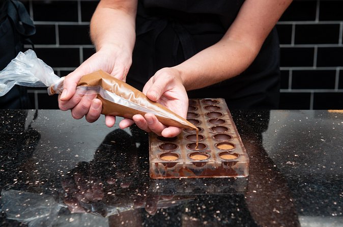Molded Bonbons Chocolate making class in Paris (collective) - Who should book this Paris chocolate class?
