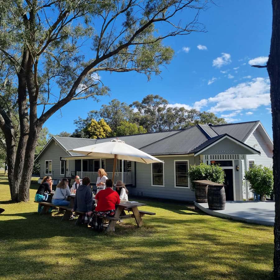 Newcastle: Hunter Valley Wine, Gin, Cheese & Chocolate Tour - A relaxed lunch with a drink