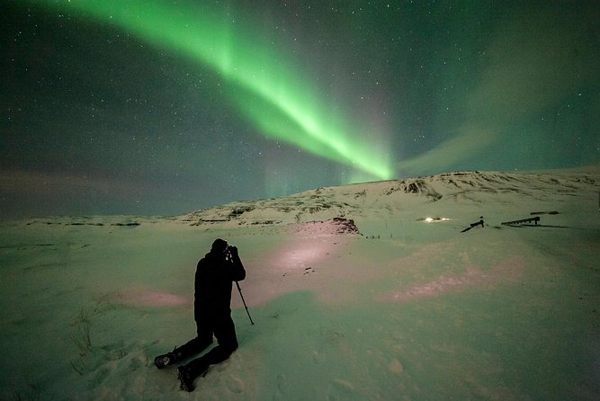 Northern Lights Bus Tour from Reykjavik with Hot Chocolate - Thingvellir after dark