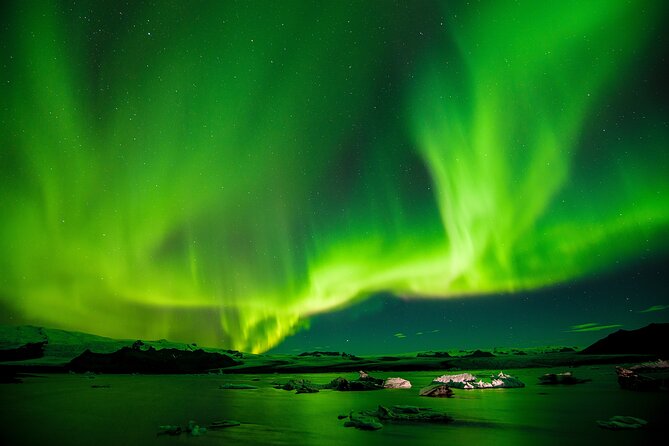 Northern Lights Small-Group Tour with Free Photos & Hot Chocolate - Why a small minibus helps in the Icelandic dark