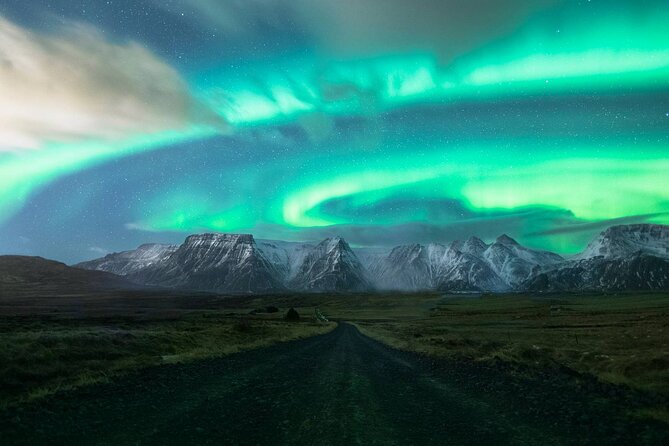 Northern Lights Small-Group Tour with Free Photos & Hot Chocolate - The guide can make or break the evening