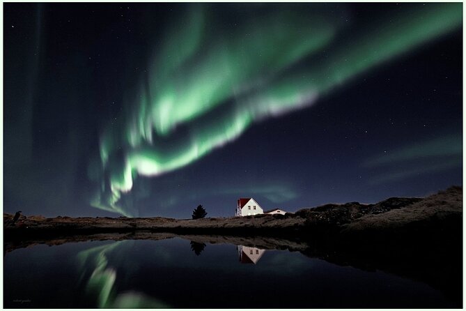 Northern Lights Small-Group Tour with Hot Chocolate & Photos - Key points before you book