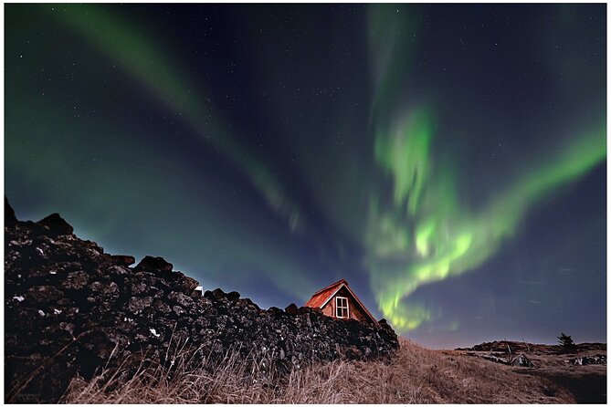 Northern Lights Small-Group Tour with Hot Chocolate & Photos - Why a small minibus matters after dark