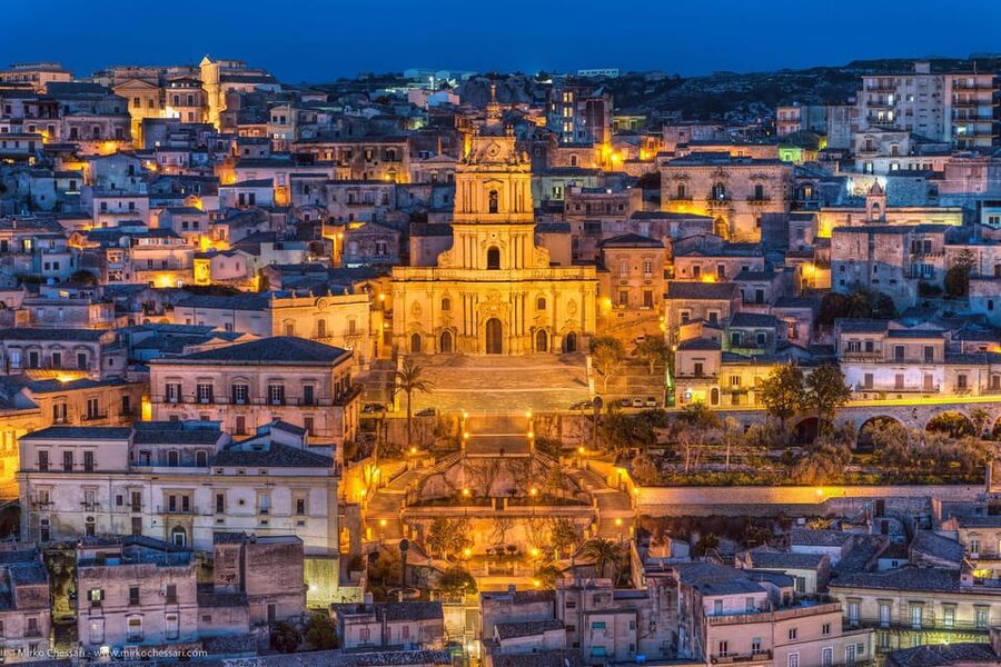 Noto and Modica: Private Tour with Artisan Chocolate Tasting - San Giorgio and Modica’s dramatic setting