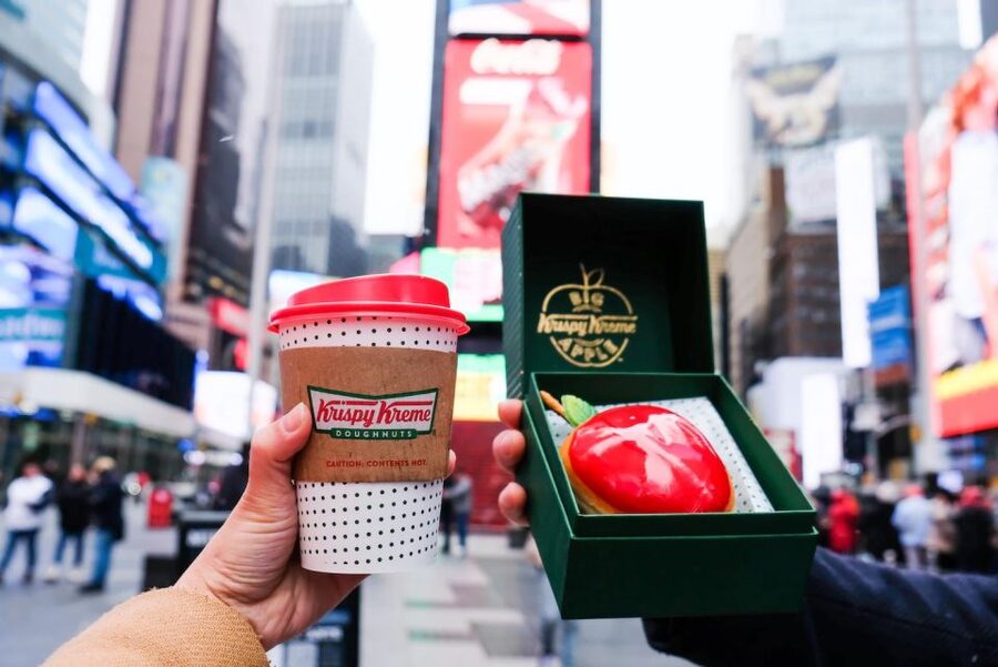 NYC: Midtown Holiday Donut and Hot Chocolate Adventure - Rockefeller Center, the tree, and the final donuts