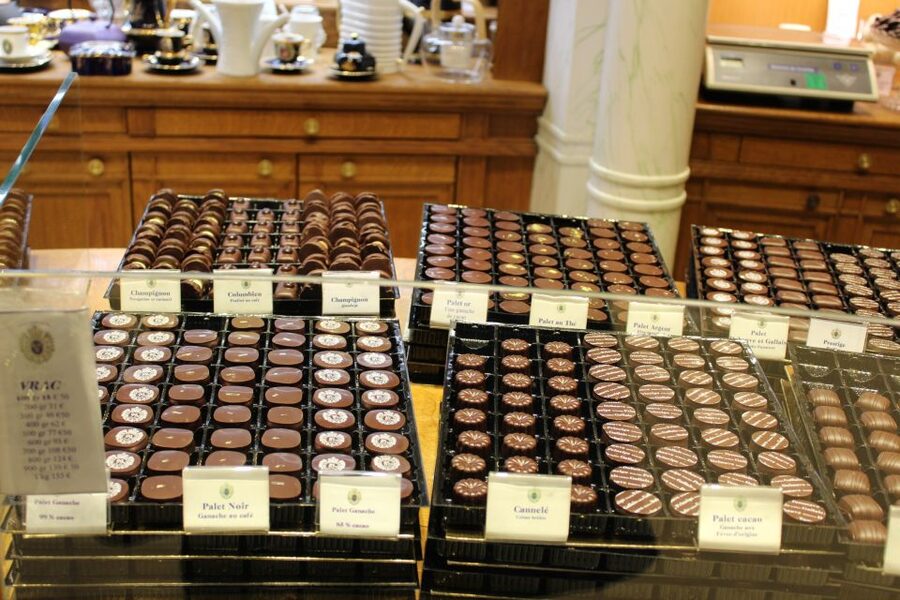 Paris: 2-Hour Sweet & Chocolate Family Tour with Tastings - First taste: chouquette near the church