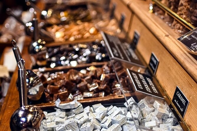 Paris Chocolate, Macaron & Pastry Food Tour: 10 Gourmet Tastings - Why the guides make or break the experience
