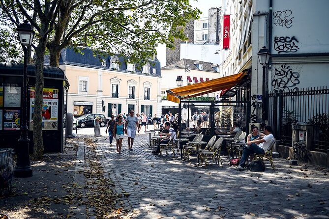 Paris Chocolate, Macaron & Pastry Food Tour: 10 Gourmet Tastings - Group size and the reality of tiny Paris shops