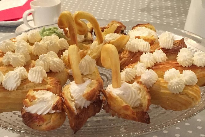 Paris Cooking Class: Chocolate Éclairs and Cream Puffs - Why the small group improves the class