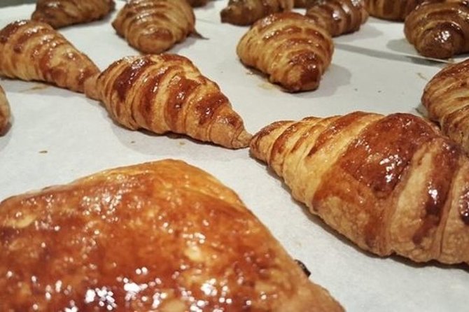 Paris Cooking Class: Chocolate Éclairs and Cream Puffs - The teaching style and the Paris setting