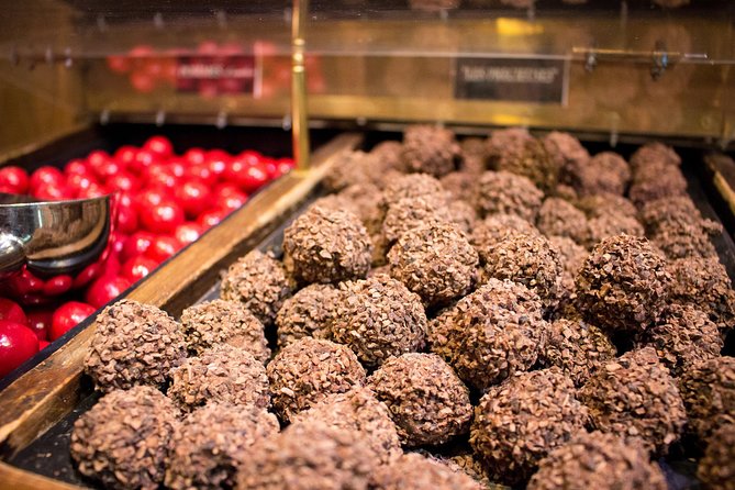 Paris French Sweets Tasting Tour with Pastries and Chocolates - The tasting stops: chocolate, bread, and pastry