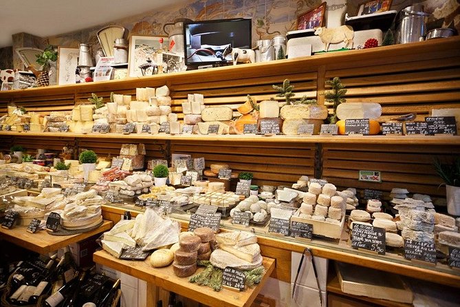 Paris Marché d’Aligre Walking Tour with Chocolate and Cheese Tasting - Meeting the food sellers and collecting the tastings